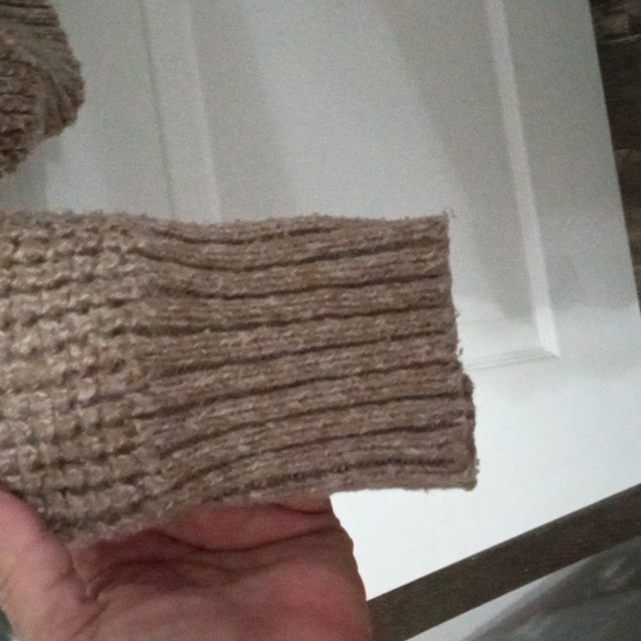 I'm selling the most comfy sweater! The - Picture 5 of 6